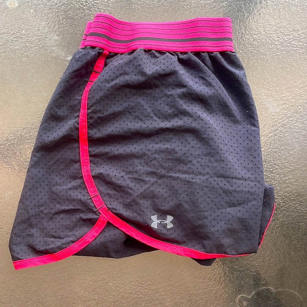 M Under Armor Shorts